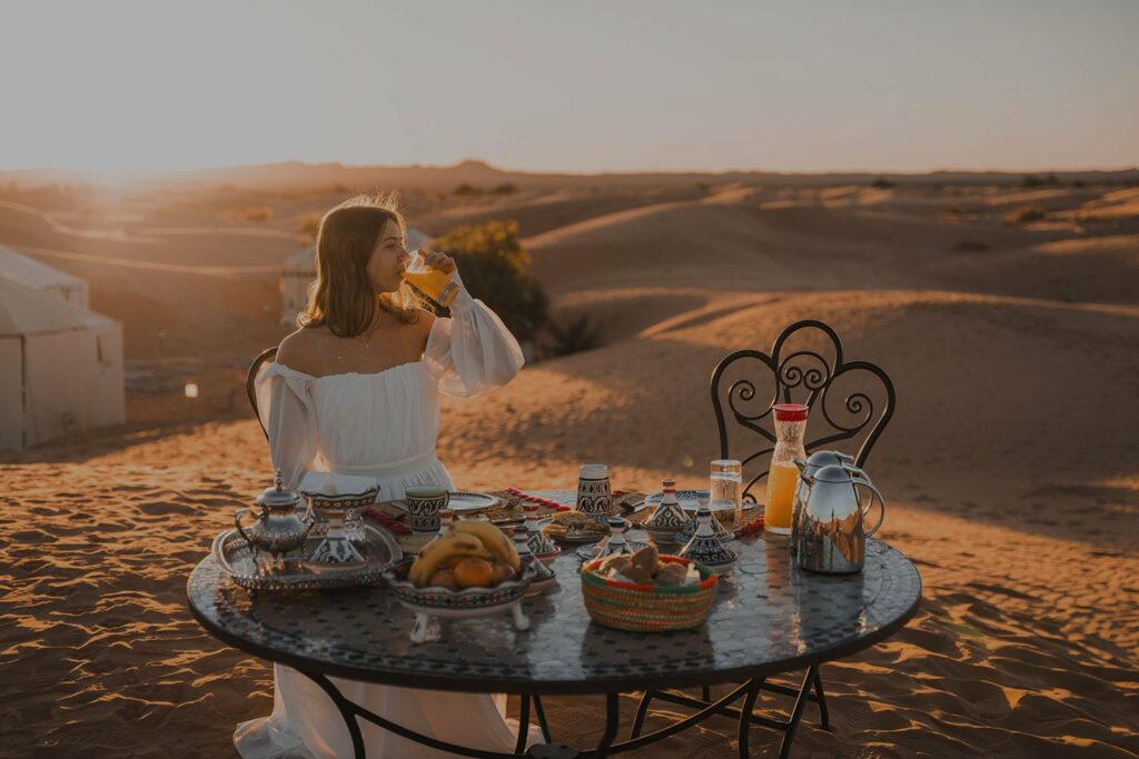 breakfast in sahara desert
